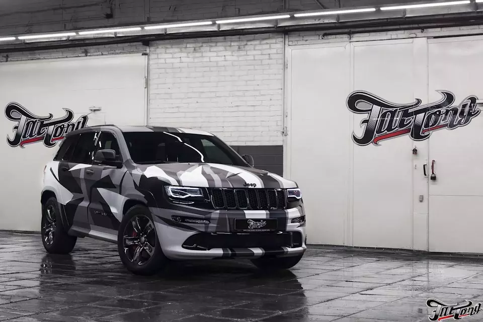 Jeep SRT8. Разработка дизайн-проекта камуфляжа, печать и нанесение на кузов.